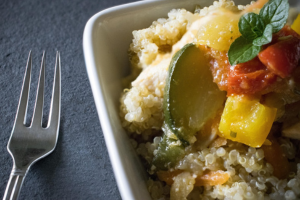 Quinoa lunch bowl with lemon dressing