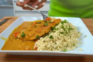Creamy Curry Chicken with Cauliflower Rice